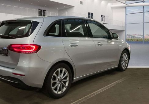 Mercedes-Benz B 220, 2021