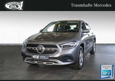 Mercedes-Benz GLA 200, 2021