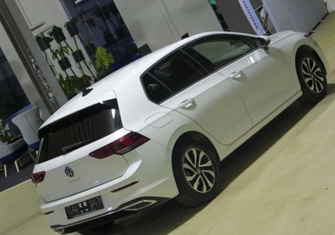 Volkswagen Golf, 2023