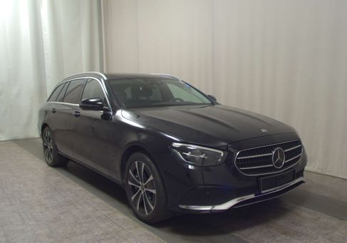 Mercedes-Benz E 300, 2022 3