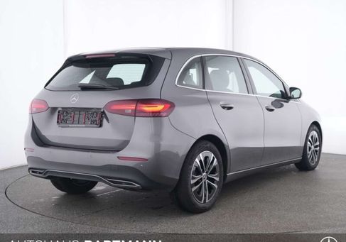 Mercedes-Benz B 180, 2025