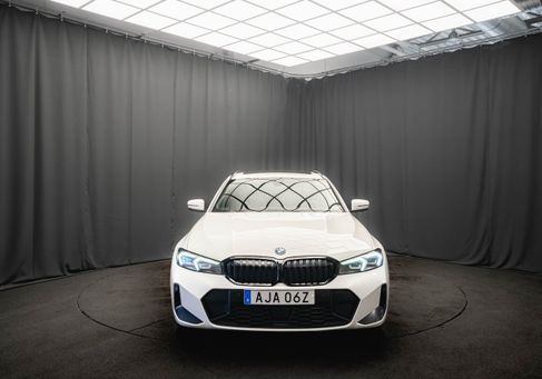 BMW 330, 2023