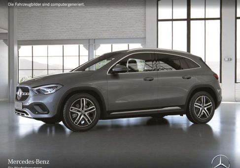 Mercedes-Benz GLA 200, 2021
