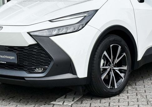 Toyota C-HR, 2025 3