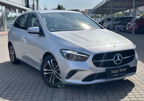 Mercedes-Benz B 180, 2023