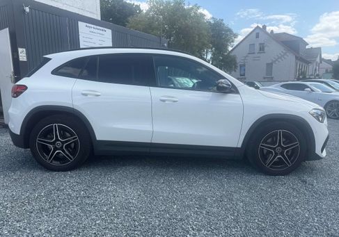 Mercedes-Benz GLA 220, 2021