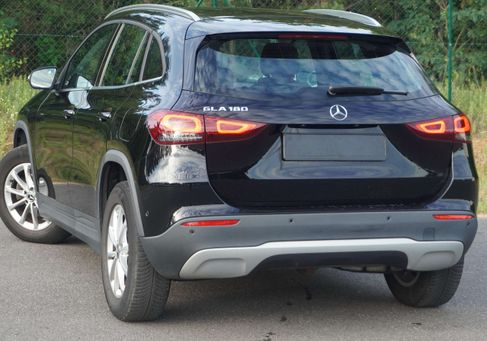 Mercedes-Benz GLA 180, 2021