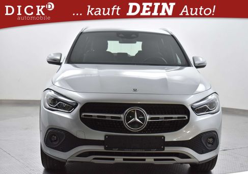 Mercedes-Benz GLA 200, 2021