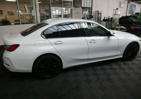 BMW 318, 2023