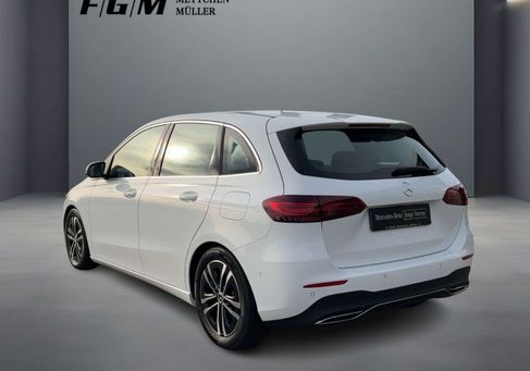 Mercedes-Benz B 180, 2024