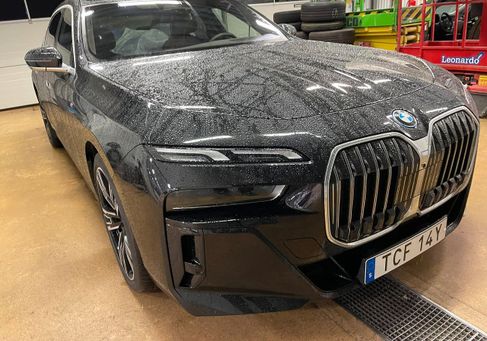 BMW 750, 2024