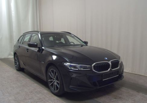 BMW 330, 2022
