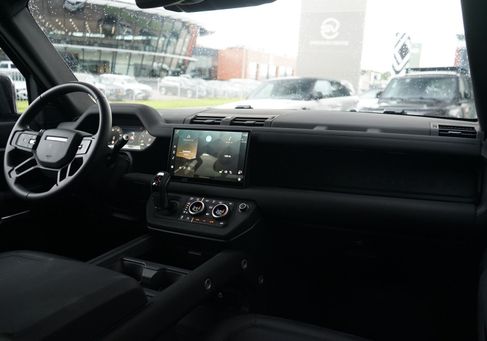 Land Rover Defender, 2025 3