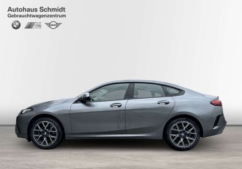 BMW 220, 2025