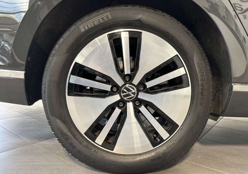 Volkswagen Passat, 2021