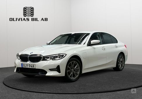 BMW 330, 2021