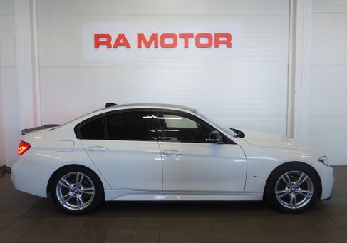 BMW 330, 2018