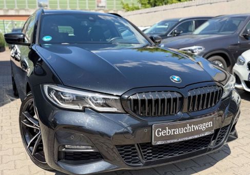 BMW 330, 2022