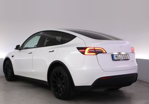 Tesla Model Y, 2022 3