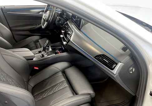 BMW 530, 2024 3