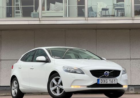 Volvo V40, 2015