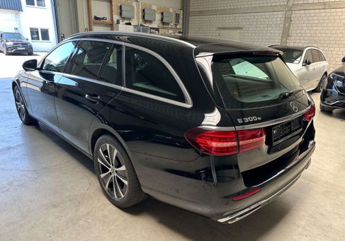 Mercedes-Benz E 300, 2021 3