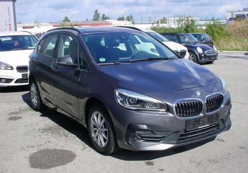 BMW 216, 2021 3