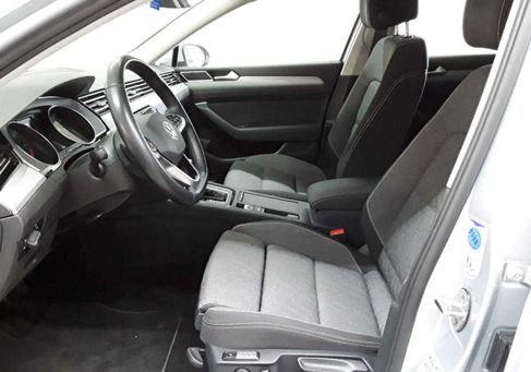 Volkswagen Passat, 2022