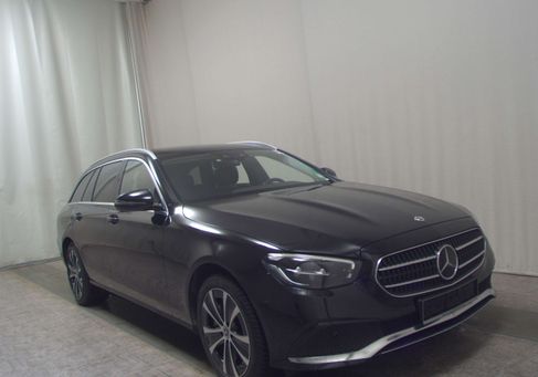 Mercedes-Benz E 300, 2022 3