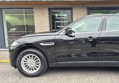 Jaguar F-Pace, 2019 3