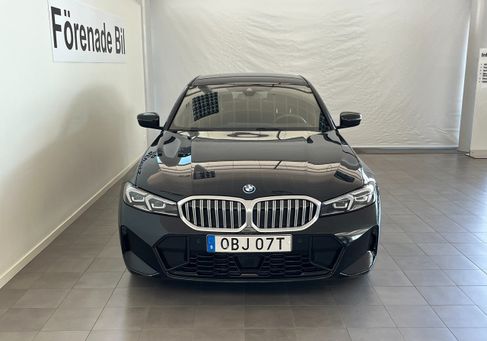 BMW 330, 2025