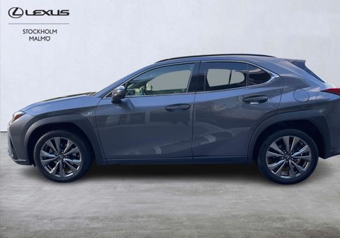 Lexus UX, 2022 3