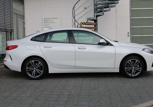 BMW 218, 2022