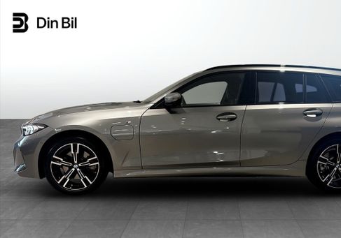 BMW 330, 2025