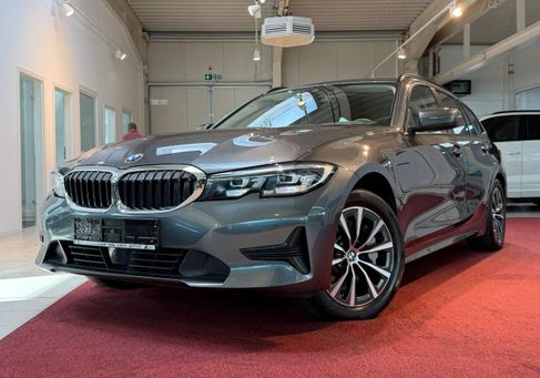 BMW 330, 2021 3
