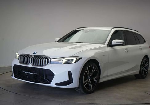 BMW 320, 2023 3