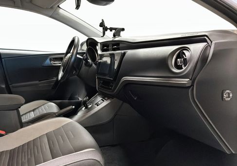 Toyota Auris Touring Sports, 2017