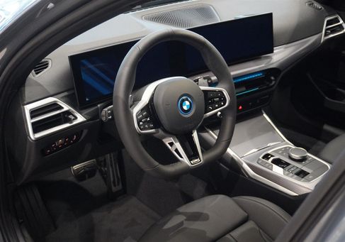 BMW 330, 2026 2