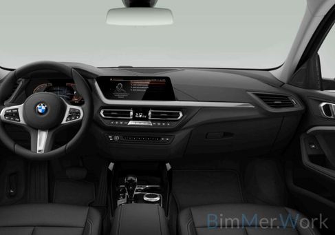 BMW 118, 2021