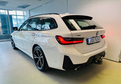 BMW 330, 2023