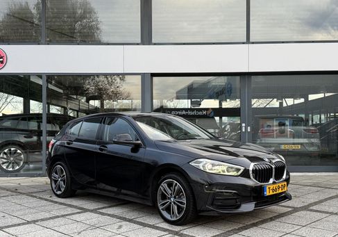 BMW 118, 2023