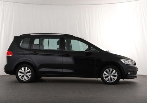 Volkswagen Touran, 2018 3