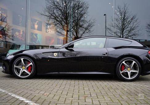 Ferrari FF, 2012