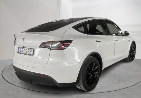Tesla Model Y, 2021 3