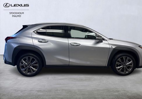Lexus UX, 2025