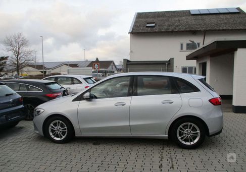 Mercedes-Benz B 180, 2020