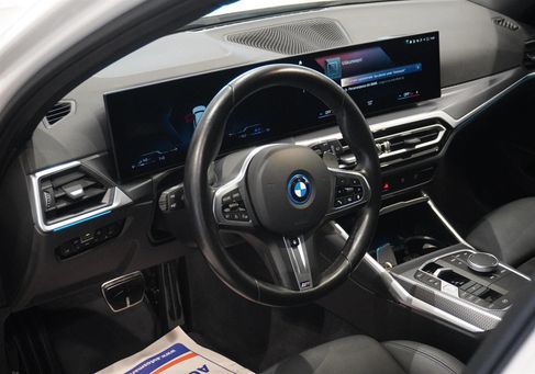 BMW 330, 2024 2