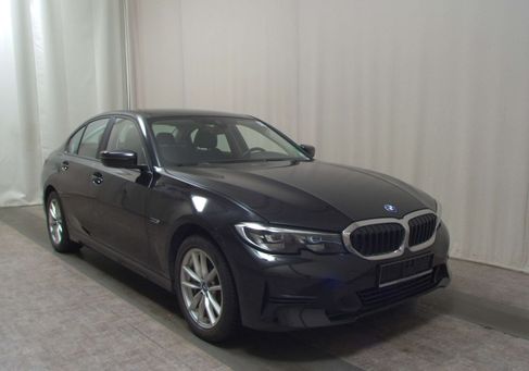 BMW 330, 2021 3