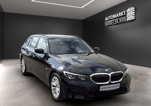 BMW 330, 2022