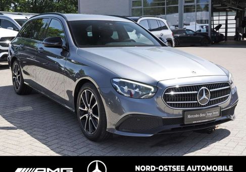 Mercedes-Benz E 200, 2022